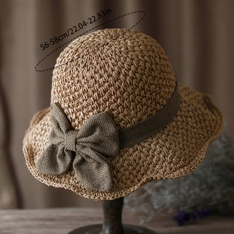Pălărie de Vară cu Fundițǎ Lucratǎ Manual — Eleganță Franțuzească, Feminitate Naturală și Umbră Răcoroasă în Orice Zi de Vară
