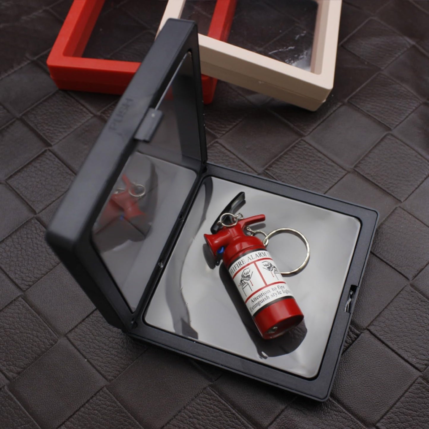 Bricheta Breloc Tip Extintor - mică, dar puternică!