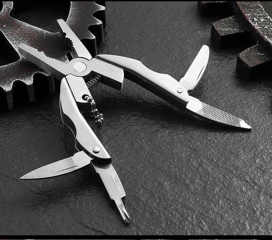 Clește Multifuncțional Pliabil Tip Breloc – 7-în-1 | Compact, Rezistent & Mereu la Îndemână