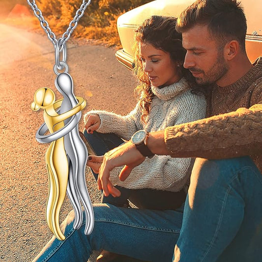 Lănțișorul „Îmbrățișarea Eternă” Placat – Simbolul iubirii care nu se destramă
